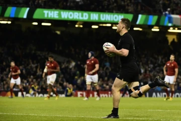 Le demi de mêlée néo-zélandais Tawera Kerr-Barlow inscrit un essai contre le XV de France en quarts de finale, le 17 octobre 2015 à Cardiff