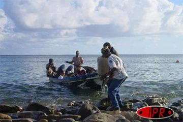Candidats anjouanais au départ clandestin vers Mayotte. On compte une moyenne de deux naufrages par mois dans le bras de mer séparant Anjouan de Mayotte (Photo archives)