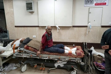 Des Palestiniens blessés reçoivent des soins à l'hôpital al-Aqsa à Deir el-Balah dans le centre de la bande de Gaza le 3 avril 2024