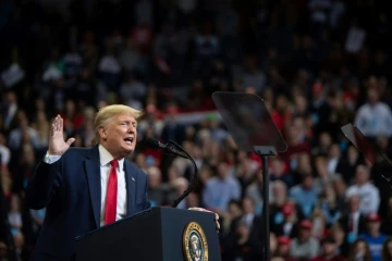 Le président américain Donald Trump en meeting jeudi 30 janvier 2020 à Des Moines dans l'Iowa