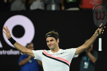 Le Suisse Roger Federer savoure sa victoire face au Tchèque Tomas Berdych en quarts de finale de l'Open d'Australie, le 24 janvier 2018 à Melbourne