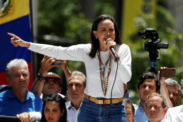 Maria Corina Machado (c), leader de l'opposition vénézuélienne, lors d'un rassemblement à Caracas, le 28 août 2024
