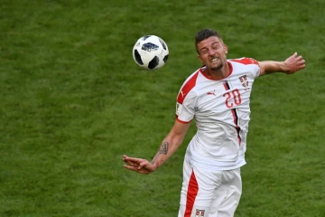 Le milieu de la Serbie Sergej Milinkovic-Savic contrôle le ballon lors du match face au Costa Rica au Mondial, le 17 juin 2018 à Samara