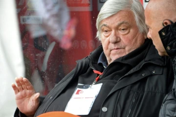 Le président de Montpellier Louis Nicollin (g) avant le match contre Reims à Auguste Delaune, le 30 avril 2016