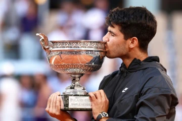L'Espagnol Carlos Alcaraz vainqueur de Roland-Garros contre l'Allemand Alexander Zverev en finale, le 9 juin 2024 à Paris      
