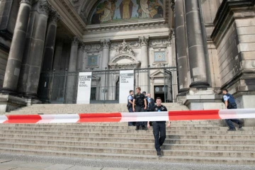 Cordon de police devant la cathédrale de Berlin le 3 juin 2018