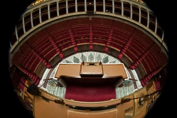La coalition macroniste Ensemble! obtiendrait le plus de sièges à l'Assemblée nationale au terme des élections législatives, mais sans certitude d'obtenir la majorité absolue de 289 sièges, selon les premières projections