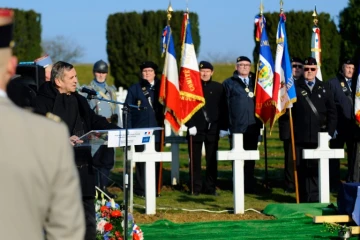Robert Allard, petit-fils du sergent Fournier, prononce un discours pour l'inhumation de son grand-père à la nécropole nationale de Douaumont dans la Meuse, le 21 février 2018