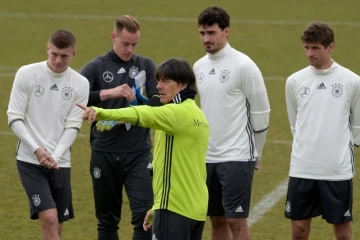 Joachim Löw avec Toni Kroos, Marc-Andre ter Stegen, Mats Hummels et Thomas Müller lors d'une séance d'entraînement à Berlin, le 23 mars 2016