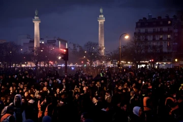 Des manifestants contre la réforme des retraites, place de la Nation à Paris le 17 décembre 2019