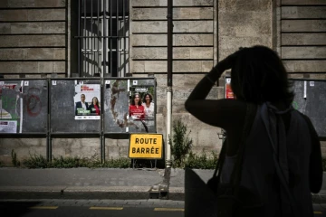 Des affiches électorales avant les législatives, le 25 juin 2024 à Bordeaux