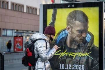 Une affiche pour Cyberpunk 2077 avant le lancement du jeu, le 4 décembre 2020 à Varsovie