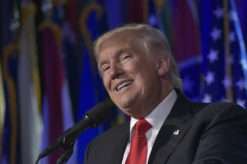 Donald Trump s'adresse à ses supporteurs après avoir remporté  la présidence américaine, à New York, le 9 novembre 2016