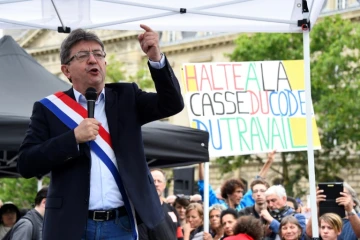 Le député et dirigeant de La France insoumise (LFI) Jean-Luc Melenchon, place de la République à Paris le 12 juillet 2017