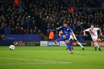 Le milieu de terrain offensif algérien de Leicester Riyad Mahrez face à Bruges, le 22 novembre 2016 au King Power Stadium