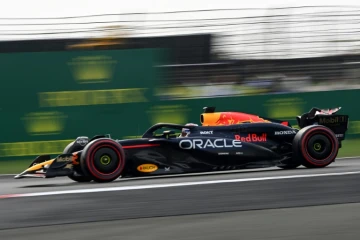 La Red Bull pilotée par le Néerlandais Max Verstappen durant les qualifications du GP de Chine de F1 le 20 avril 2024 à Shanghai