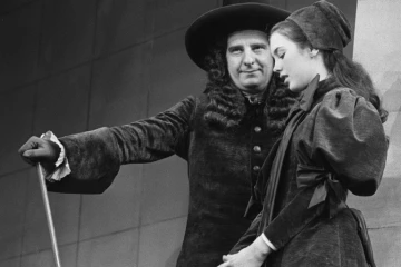 Michel Aumont et Isabelle Adjani jouent "l'Ecole des femmes " de Molière à la Comédie-Française, le 4 mai 1973