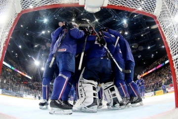 Les joueurs de l'équipe de France, victorieux de la Finlande dans le groupe B du Mondial de hockey, le 7 mai 2017 à Paris