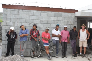 Réalisée par 16 jeunes, la réhabilitation du CASE de Ravine Daniel s'inscrit dans le cadre du Projet d'initiative locale (Photo : mairie de Saint-Paul)