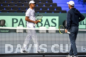  Le capitaine de l'équipe de France de Coupe Davis Yannick Noah lors d'une séance d'entraînement, le 13 septembre 2018 à Lille