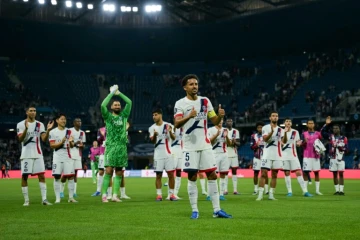 Les Parisiens en communion avec leurs supporters à l'issue de le succès contre Le Havre au Stade Océane, le 16 août 2024 