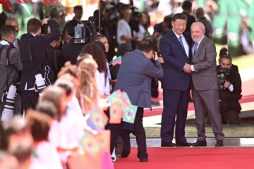 Le président chinois Xi Jinping et son homologue brésilien Luiz Inacio Lula da Silva au palais Planalto à Brasilia le 20 novembre 2024