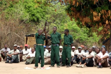 Des combattants de l'opposition mozambicaine "Renamo" s'entraînent dans les montagnes de Gorongosa, au Mozambique, le 8 novembre 2012 