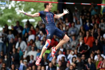 Le perchiste Renaud Lavillenie lors d'une compétition à Lille, le 25 juin 2017
