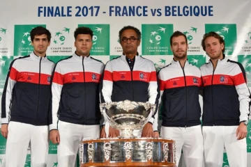Les Français avec le capitaine Yannick Noah, au centre, puis de gauche à droite : Pierre-Hugues Herbert, Jo-Wilfried Tsonga, Richard Gasquet et Lucas Pouille pour la présentation de l'équipe avant la finale de la Coupe Davis à Villeneuve-d'Ascq, le 23 novembre 2017