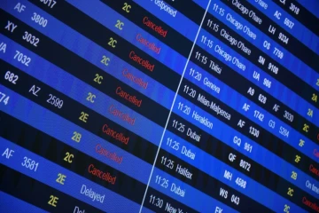 La facture de la grève des contrôleurs aériens français prévue jeudi pourrait se chiffrer en "dizaines de millions d'euros" pour les compagnies aériennes et les aéroports