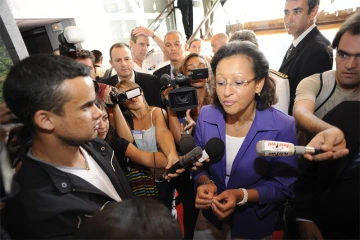 Jeudi 20 mai 2010 - 

Marie-Luce Penchard rencontre les profs mutés en métropole (Photo : Fabrice Wislez pour Imaz Press)