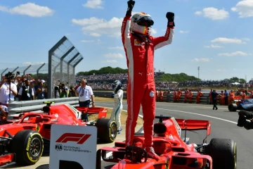 Sebastian Vettel juché sur sa Ferrari  après sa victoire dans le GP de Grande-Bretagne à Silverstone, le 8 juillet 2018