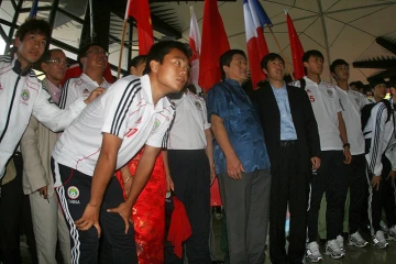 Mardi 1er juin 2010 - Arrivée de l'équipe de Chine de football à l'aéroport Roland-Garros de Saint-Denis (Photo MT)