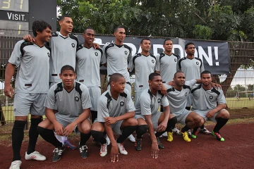 Jeudi 3 juin 2010 - Football : entraînement des &quot;kreopolitains&quot; au stade de La Redoute, Saint-Denis. (Photo Marie Trouvé)