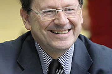 Hervé Novelli, secrétaire d'Etat chargé du commerce, de l'artisanat, des petites et moyennes entreprises, du tourisme, des services et de la consommation