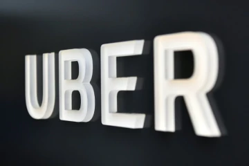 Uber, qui a révélé avoir enregistré des milliers d'agressions sexuelles aux Etats-Unis, est très critiqué en France après une série de plaintes de clientes 