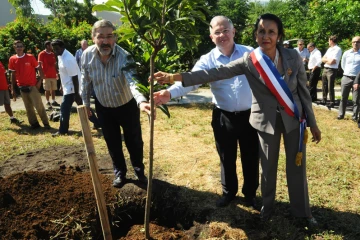 Vendredi 4 juin 2010: Inauguration du Parc de la Poudrière à l'Etang Saint-Paul (photo DR)