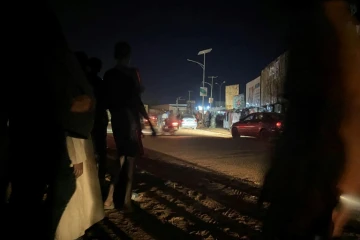 Des partisans du coup d'état au Niger rassemblés sur la place de la Francophonie, au coeur d'un des nombreux quartiers populaires de la capitale Niamey, le 4 août 2023