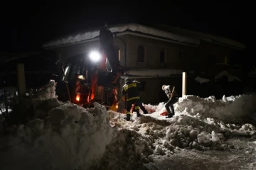 Les secouristes en route le 19 janvier 2017 vers Farindola 