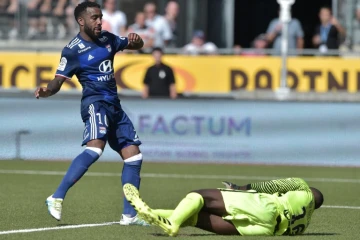 L'attaquant de Lyon Alexandre Lacazette (g), inscrit l'un de ses 3 buts face à Nancy au stade Marcel Picot, le 14 août 2016 