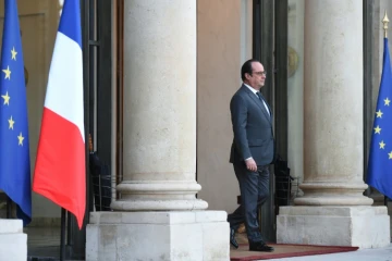 Le président français Francois Hollande sur le perron du palais de l'Elysée, le 20 janvier 2016 à Paris