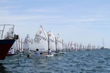 Voile - championnat de France Minimes Optimist à Quiberon (Photo Franck Gicquiaud/Littoral-ouest-photos.com)