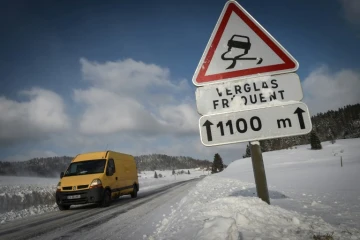 Route verglacée le 17 janvier 2017 à Mouthe 