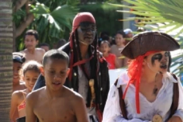 Les pirates sont à bord d'Akoatys pendant les vacances (photo: D.R)