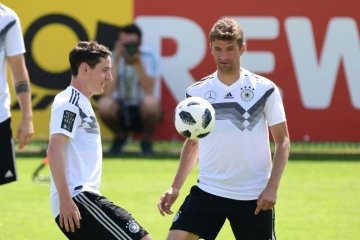 L'attaquand Allemand Thomas Muller (à dr.) pendant une séance d'entraînement en Italie, le 1er juin 2018 avant le début du Mondial de Russie 