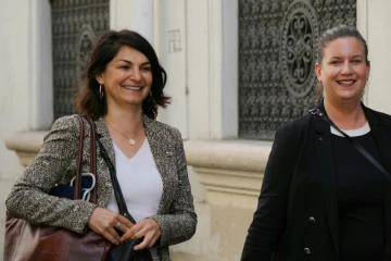 Les députées La France Insoumise (LFI) Aurélie Trouvé (G) et Mathilde Panot à Paris, le 10 juin 2024