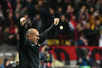 L'entraîneur de Monaco Leonardo en liesse après la victoire contre Manchester City en Ligue des champions au stade Louis II, le 15 mars 2017