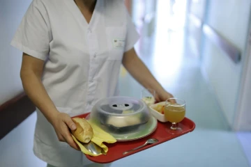 Viande nerveuse, purée insipide... c'est bien connu, à l'hôpital, "on n'envoie pas du Bocuse"
