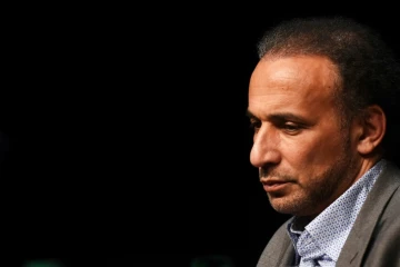 (Photo archives) Le théologien suisse Tariq Ramadan lors d'une conférence à Bordeaux le 26 mars 2016