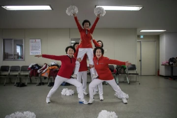 Cheer Mommy est un escadron de 30 pom-pom girls basé à Samcheok, sur la côte orientale sud-coréenne. La moyenne d'âge est de 75 ans.